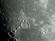 A cratera complexa de piso fraturado GASSENDI.