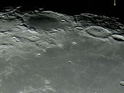 A destacada cratera GRIMALDI.