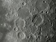 A destacada cratera ALBATEGNIUS.