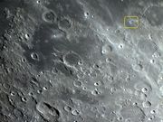 Hesiodus A: uma cratera com dois anéis concêntricos.